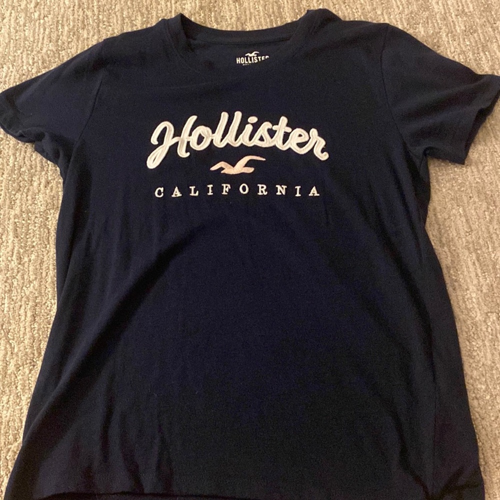 Navy Hollister Tshirt